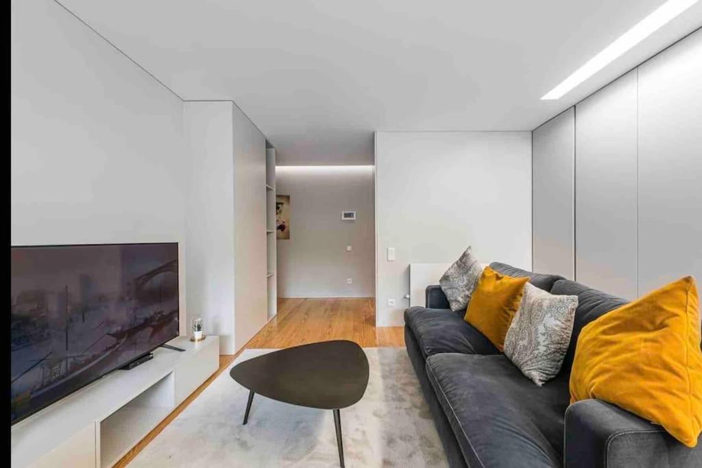 Apartamento New Lux 2br Flat W/free Parking - Cedofeita *